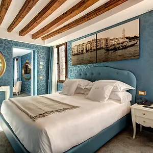 https://hotel-ca-arco-antico.hotelslidodijesolo.com