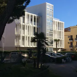 https://milan-residence.hotelinveneto.com